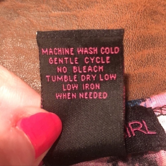 MATERIAL GIRL  Fun & Vibrant Print Crop Top Size XS - Picture 6 of 6